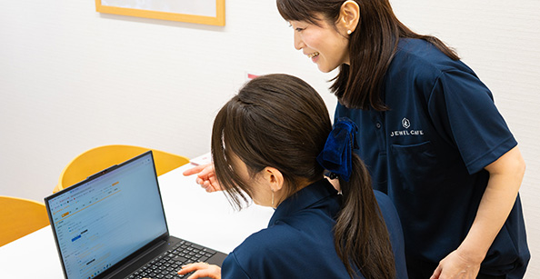 ジュエルカフェスタッフ