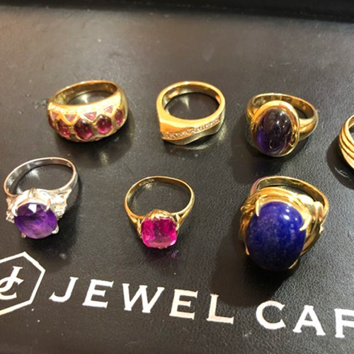18金の宝石ジュエリー