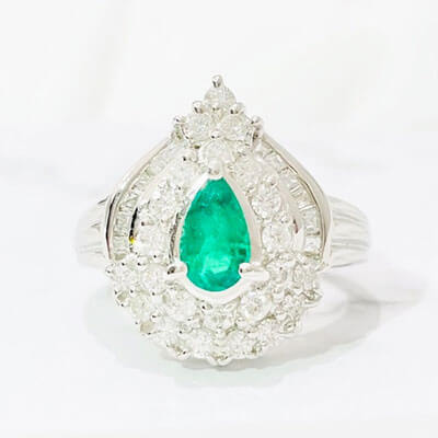 エメラルドリング Pt900