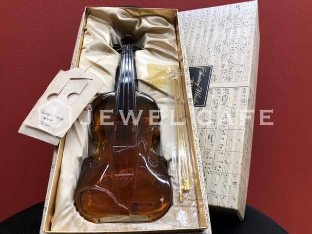 サントリー ローヤル バイオリン型 ウイスキー 700mlをお買取しました!