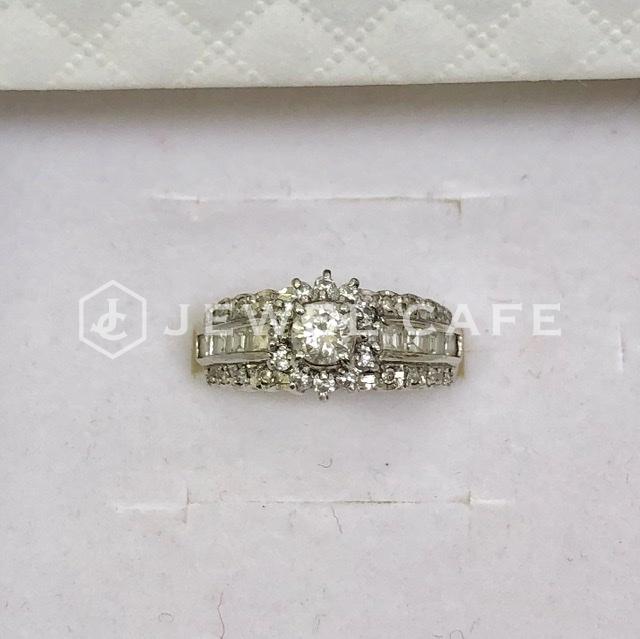 Pt900 ダイヤモンド、メレダイヤ付きリング