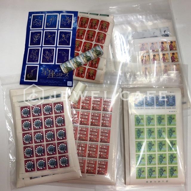 様々な額面の切手シート