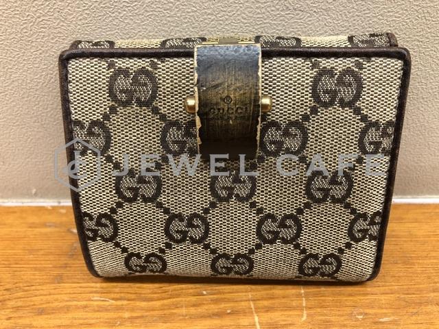 GUCCIのWホック財布