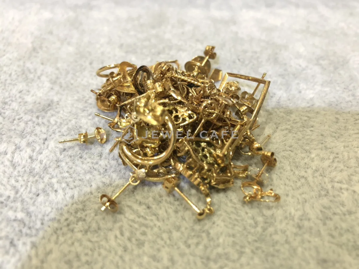 金ピアス | ジュエルカフェイオンモール八千代緑が丘店（千葉県八千代市）